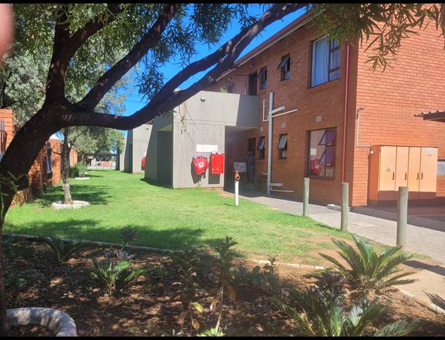 2 BEDROOM TOWNHOUSE FOR SALE IN ALBERTSDAL